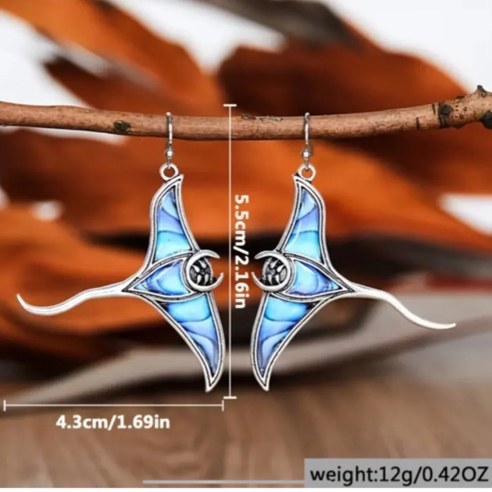 NWT! Endearing Silver Tone Stingray Pierced Dangle Earrings with Faux Abalone!